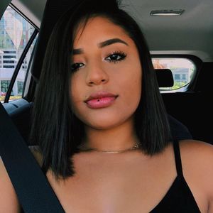 Meet your Posher, Valeria